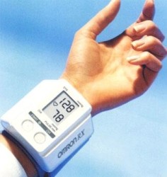 Тонометр автоматический Omron на запястье RX